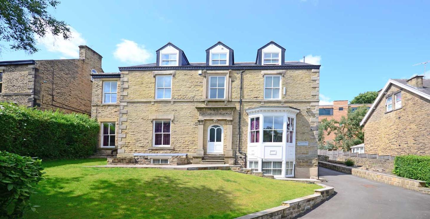 Outside view of Flat 2, 22 Victoria Road