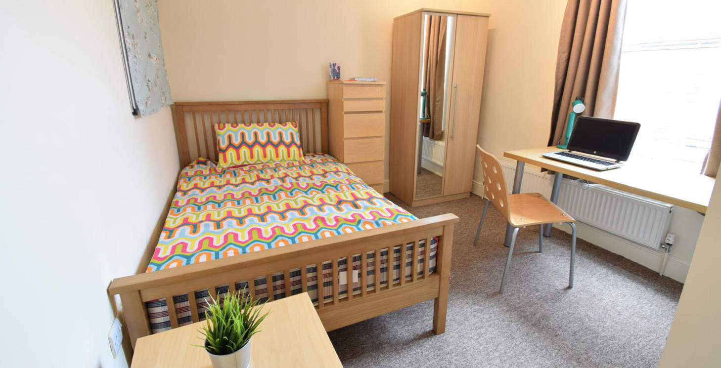 Bedroom 3 of 60 Stalker Lees Road